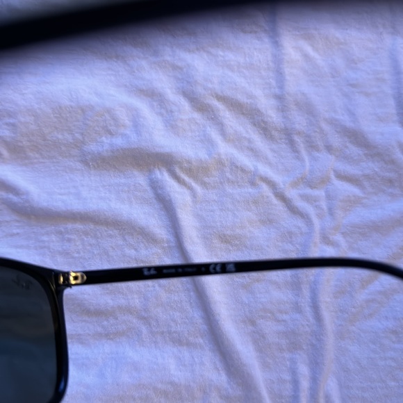 BRAND NEW WITH BOX. Ray Ban sunglasses - Picture 5 of 8